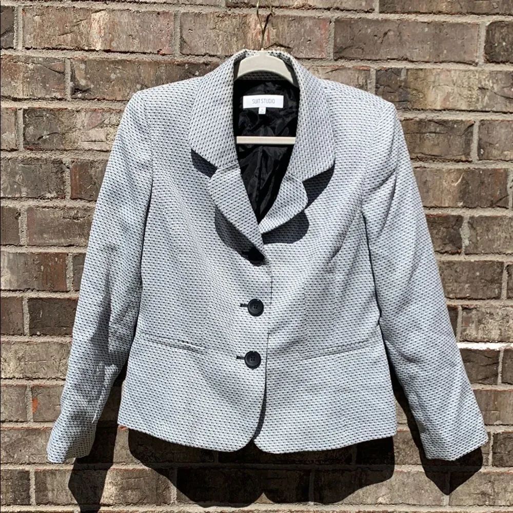 Take 50% OFF- Suit Studio Gray Structured Blazer with Notched Lapels, Size-10